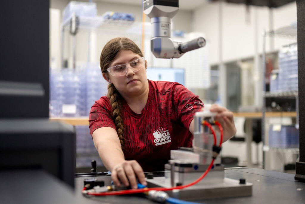 Oberg employee verifying dimensions with coordinate measuring machine